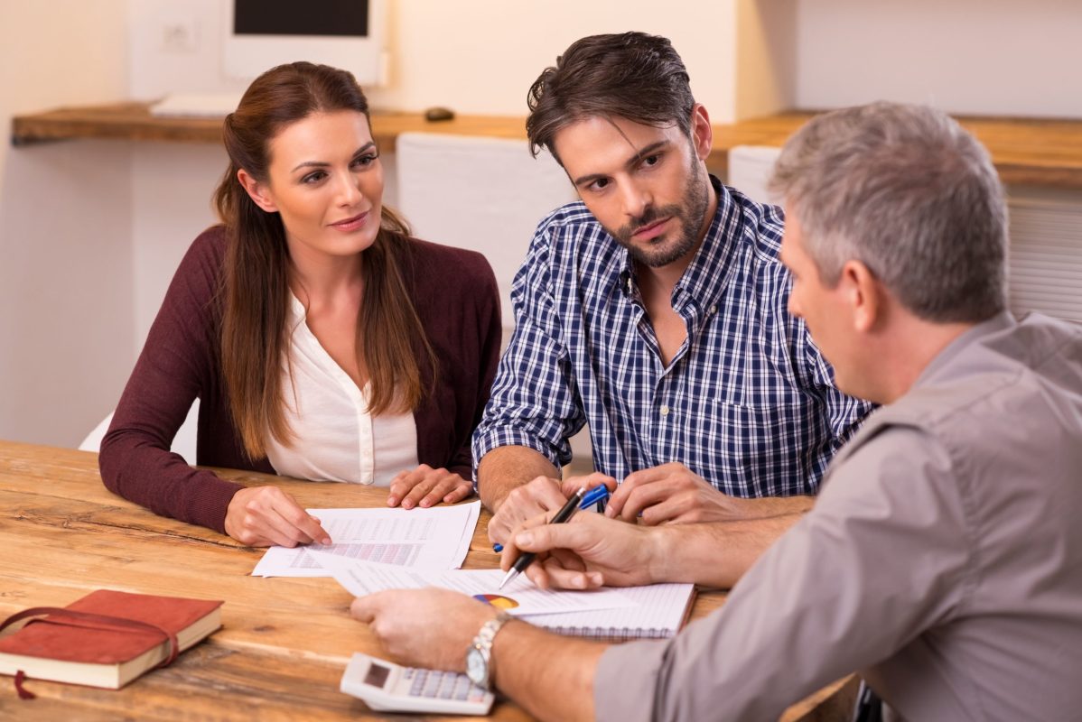 Couple receiving advice scaled